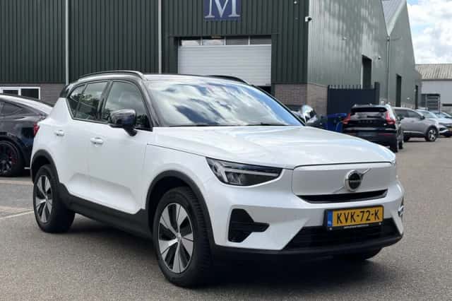 Volvo XC40 (2023) thumbnail 3