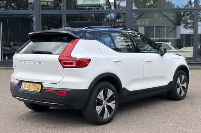 Volvo XC40 (2023) thumbnail 4