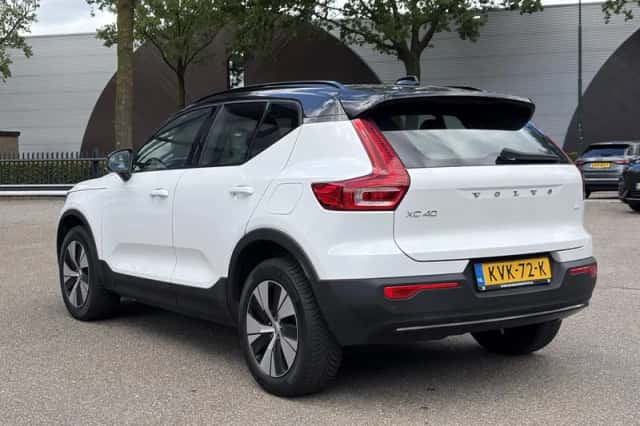 Volvo XC40 (2023) thumbnail 5
