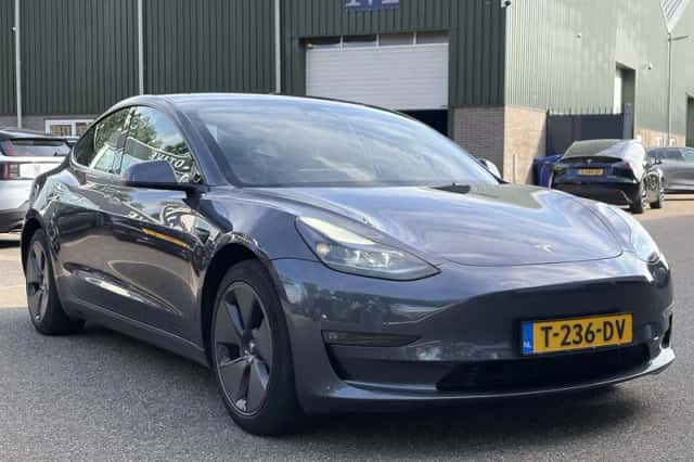Tesla Model 3 (2023) thumbnail 6