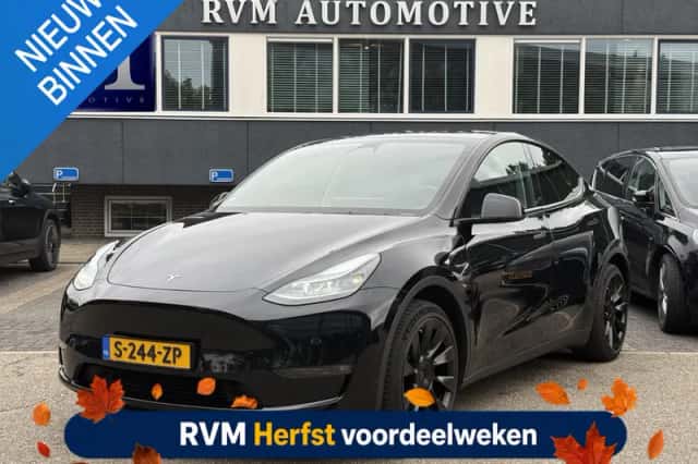 Tesla Model Y (2023) thumbnail 1