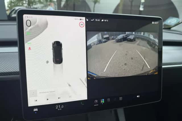Tesla Model Y (2023) thumbnail 4