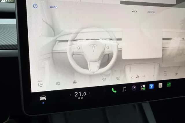 Tesla Model Y (2023) thumbnail 5