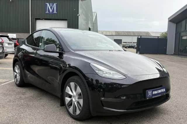 Tesla Model Y (2023) thumbnail 6