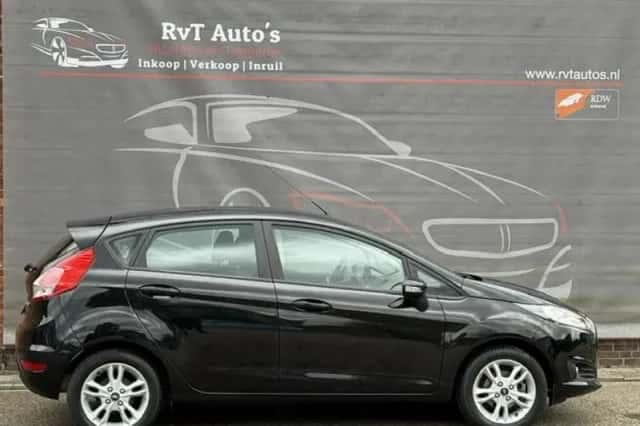 Ford Fiesta (2015) thumbnail 3