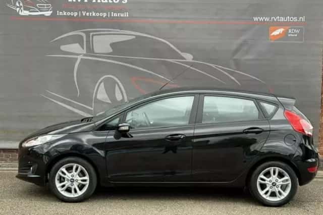 Ford Fiesta (2015) thumbnail 4