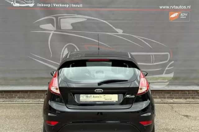 Ford Fiesta (2015) thumbnail 5