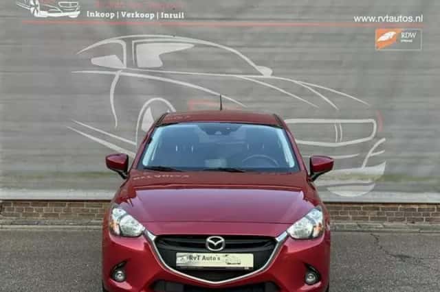 Mazda 2 (2015) thumbnail 2