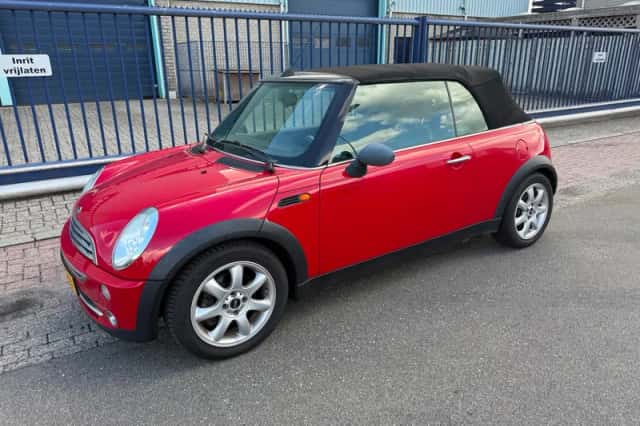 MINI Cabrio (2005) thumbnail 3