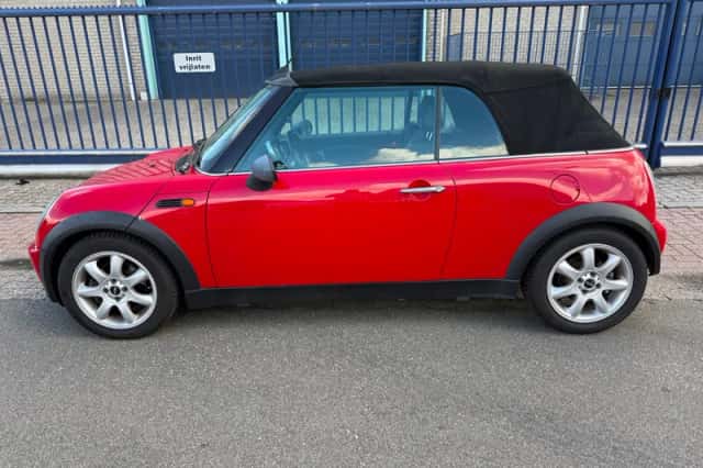 MINI Cabrio (2005) thumbnail 4
