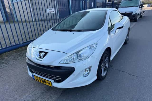 Peugeot 308 (2011) thumbnail 2