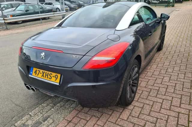 Peugeot RCZ (2012) thumbnail 4