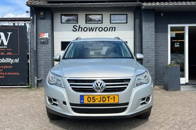 Volkswagen Tiguan (2009) thumbnail 2