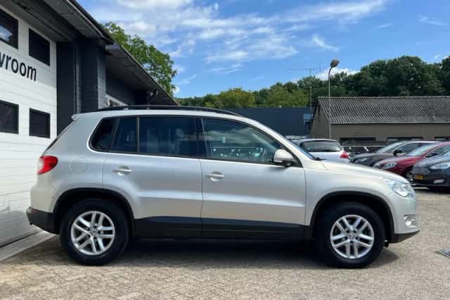 Volkswagen Tiguan (2009) thumbnail 5