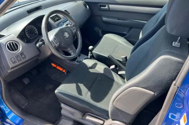 Suzuki Swift (2006) thumbnail 6