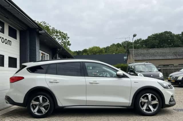 Ford Focus (2020) thumbnail 5