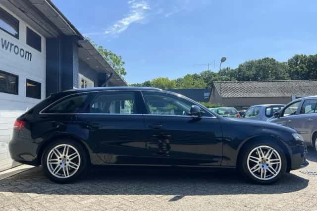 Audi A4 (2009) thumbnail 5