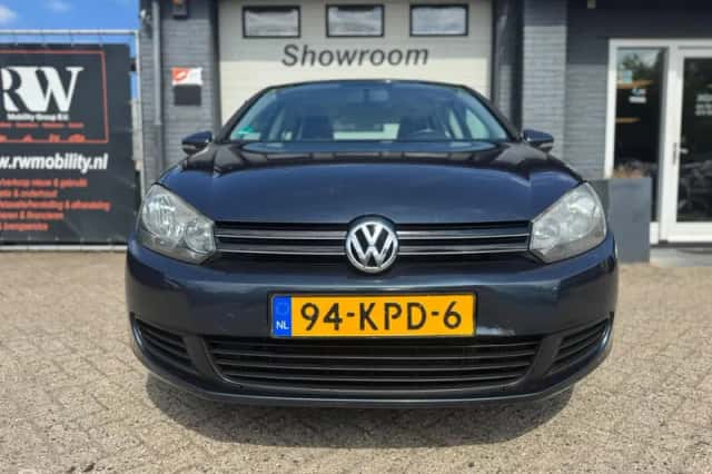 Volkswagen Golf (2010) thumbnail 2
