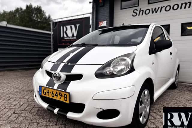 Toyota Aygo (2010) thumbnail 1