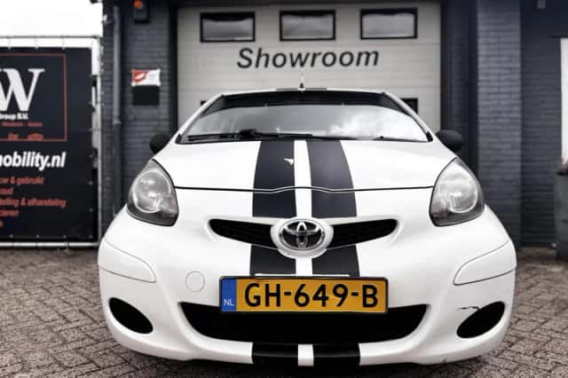 Toyota Aygo (2010) thumbnail 2
