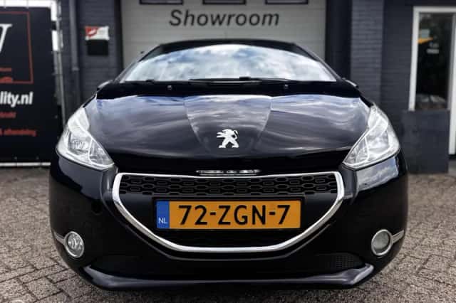Peugeot 208 (2012) thumbnail 2