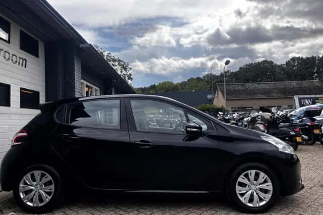 Peugeot 208 (2012) thumbnail 5