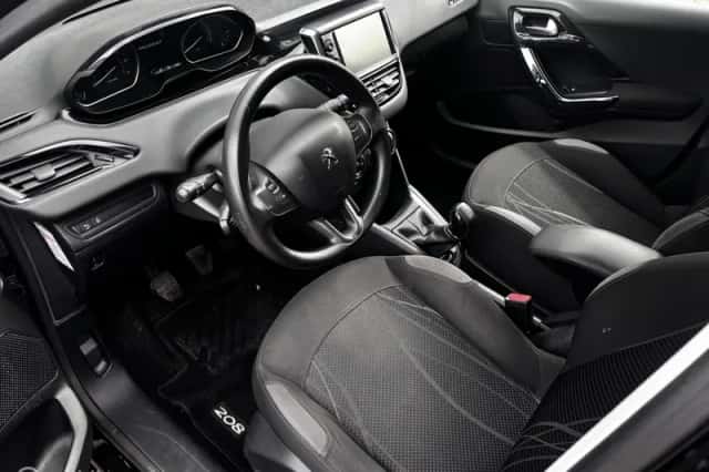 Peugeot 208 (2012) thumbnail 6