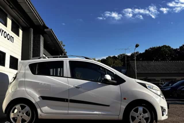Chevrolet Spark (2010) thumbnail 5