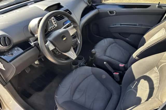Chevrolet Spark (2010) thumbnail 6