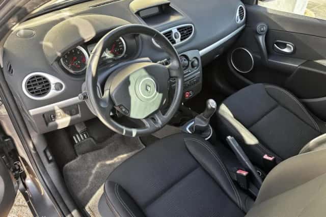 Renault Clio (2010) thumbnail 4