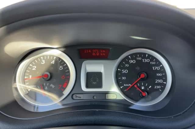 Renault Clio (2010) thumbnail 6
