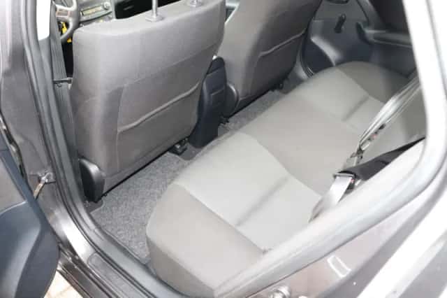Toyota Avensis (2011) thumbnail 4