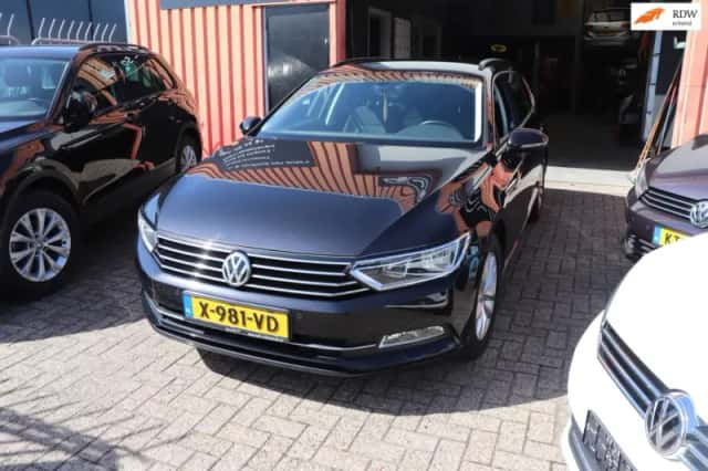 Volkswagen Passat (2018) thumbnail 1