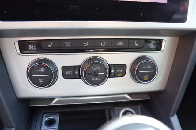 Volkswagen Passat (2018) thumbnail 3