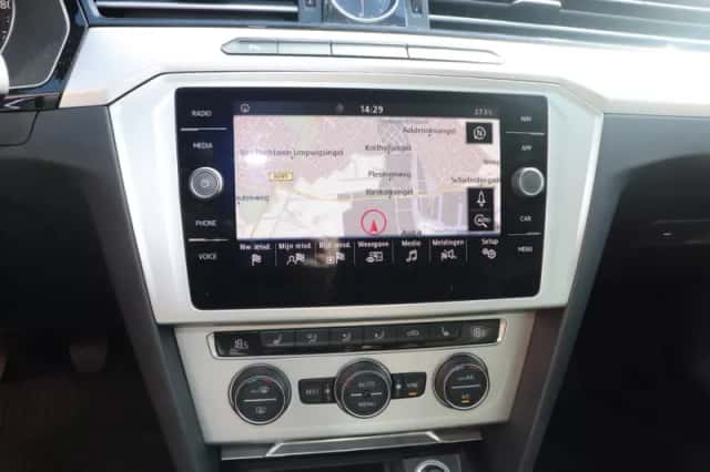 Volkswagen Passat (2018) thumbnail 4