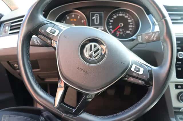 Volkswagen Passat (2018) thumbnail 5