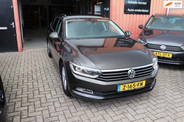 Volkswagen Passat (2015) thumbnail 1