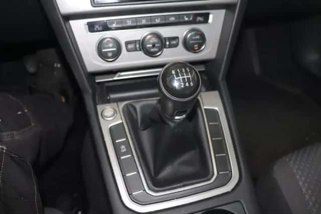 Volkswagen Passat (2015) thumbnail 6