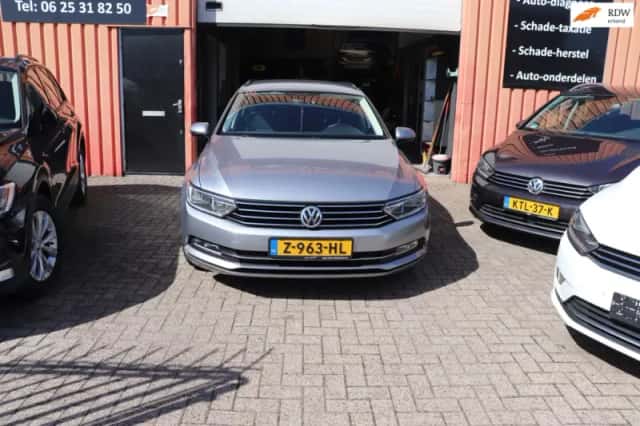 Volkswagen Passat (2018) thumbnail 1