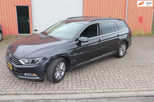Volkswagen Passat (2018) thumbnail 1
