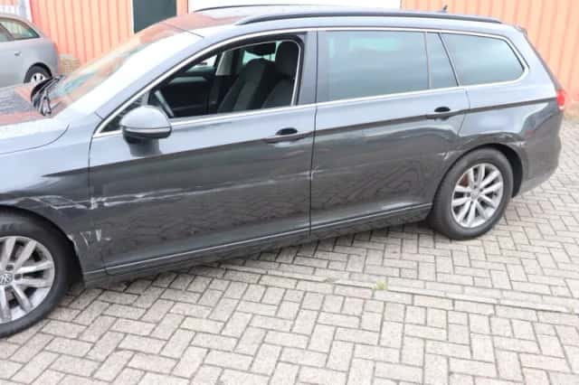 Volkswagen Passat (2018) thumbnail 5