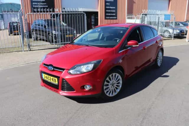 Ford Focus (2011) thumbnail 2