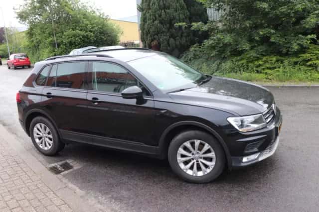 Volkswagen Tiguan (2017) thumbnail 2