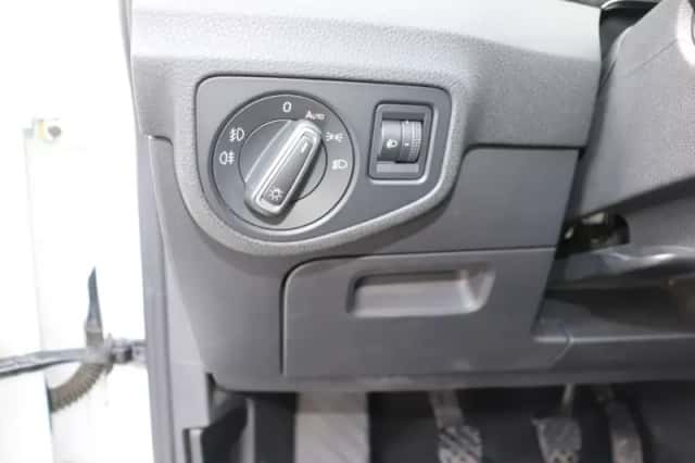 Volkswagen Golf Sportsvan (2015) thumbnail 2