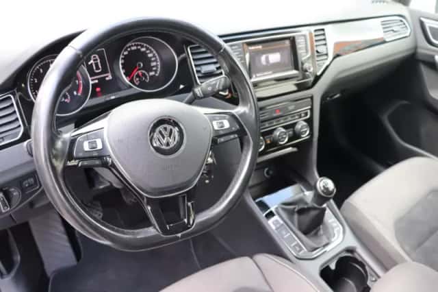 Volkswagen Golf Sportsvan (2015) thumbnail 4