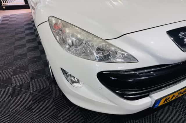 Peugeot RCZ (2011) thumbnail 5