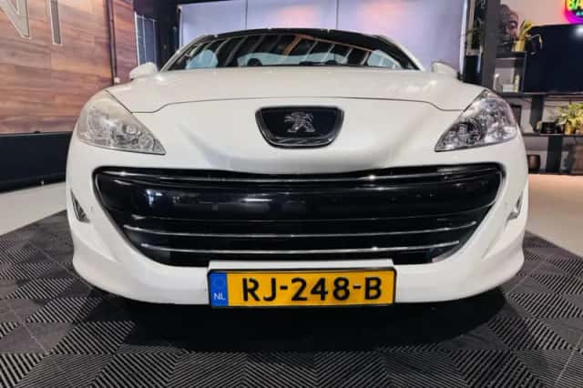 Peugeot RCZ (2011) thumbnail 6