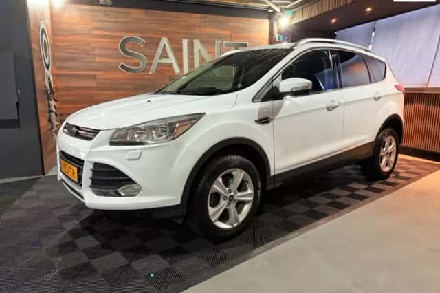 Ford Kuga (2016) thumbnail 1