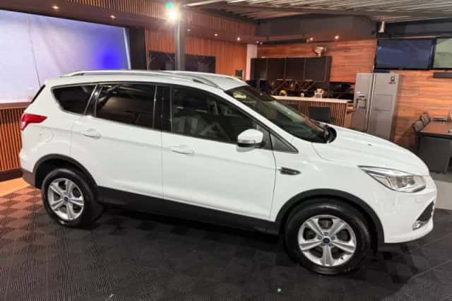 Ford Kuga (2016) thumbnail 2