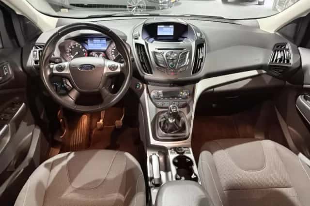 Ford Kuga (2016) thumbnail 4